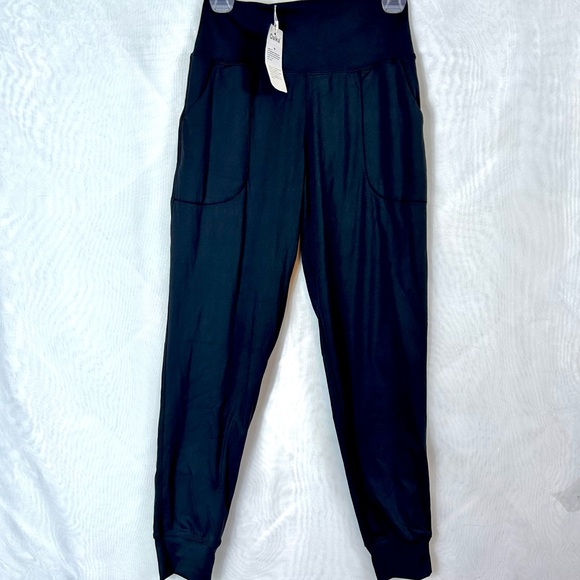 NWT Black Spandex Pocket Yoga Joggers Womens Pants / small - Picture 2 of 11
